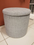 Hovden openable pouf