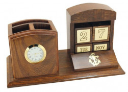 Календарь для игры в кости, держатель для ручки и часы 9460